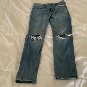 Boy’s Abercrombie kids tapered fit ripped style jeans. Size 13/14